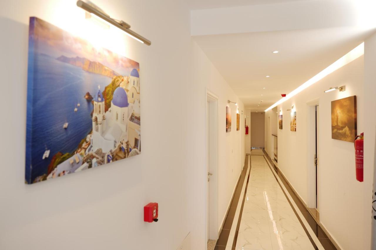 Lumi Hotel Sarandë エクステリア 写真
