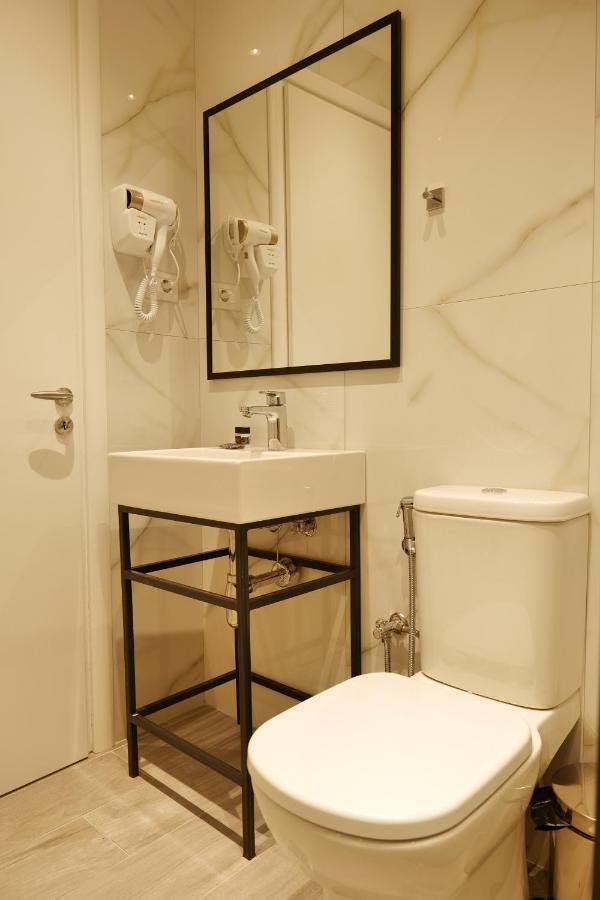 Lumi Hotel Sarandë エクステリア 写真