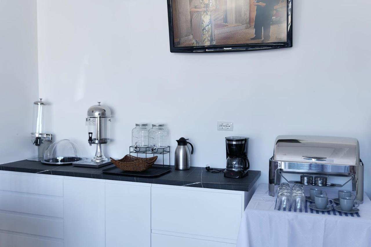 Lumi Hotel Sarandë エクステリア 写真