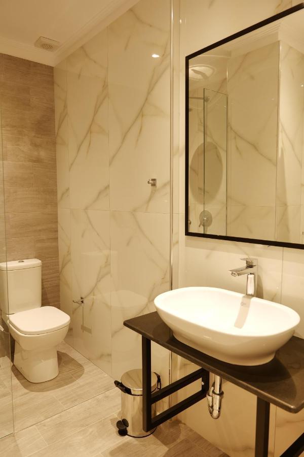 Lumi Hotel Sarandë エクステリア 写真